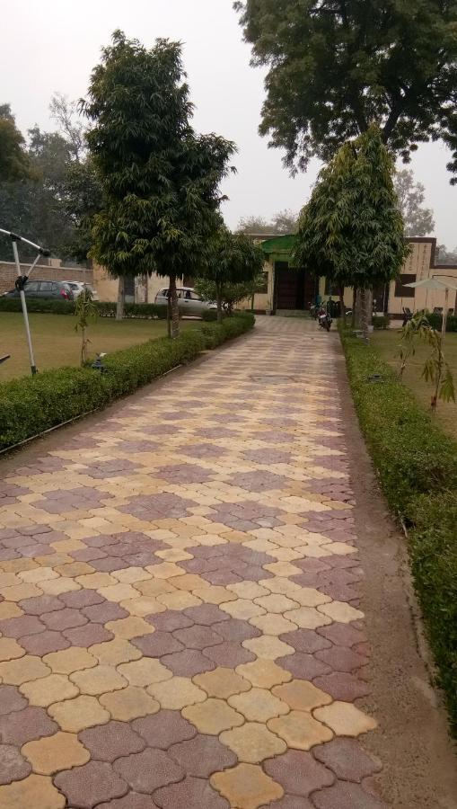 Radha Krishna Dham Villa Vrindavan Exterior photo